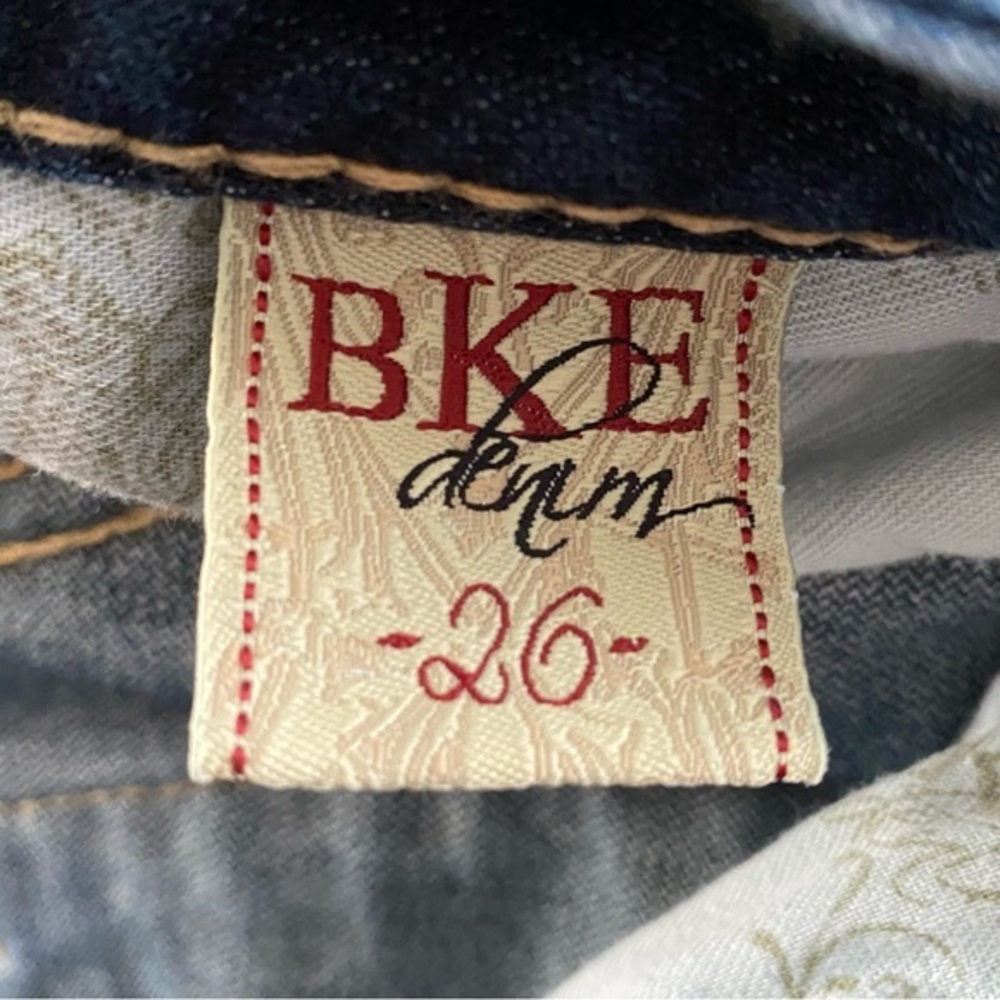 BKE Capris Shorts Women’s 26 Dark Wash Denim Rolled Cuffs Star Stretch - Picture 10 of 16